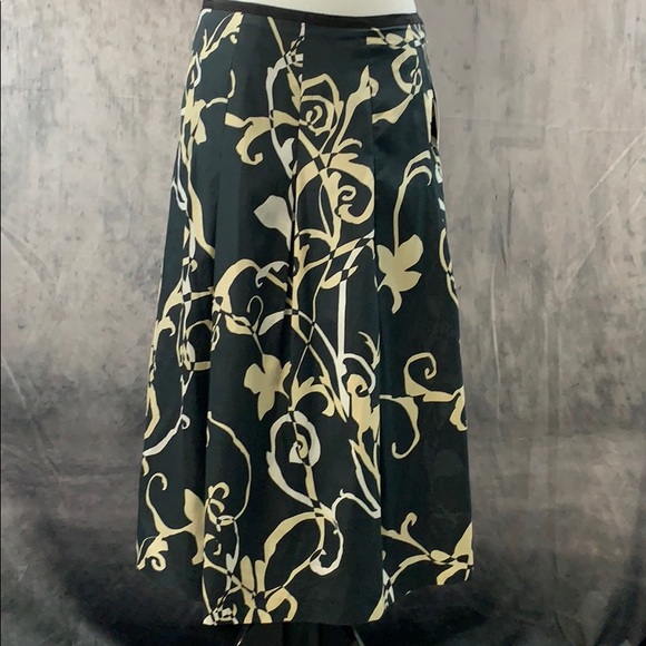 Haley & Kate Dresses & Skirts - NWT Haley & Kate Floral Skirt - Size 6